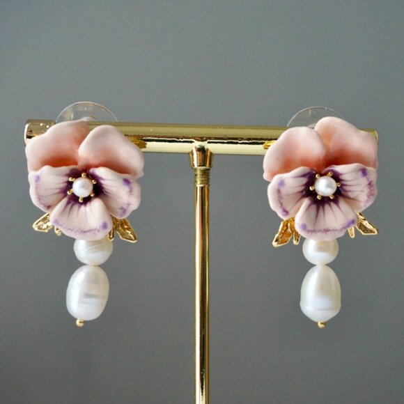 Pansy and perles - Picture 1 of 4